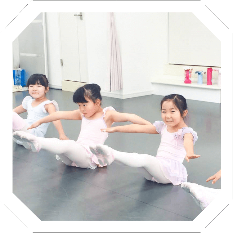 踊っている生徒の様子